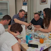 El Ayuntamiento de Santiago refuerza el convenio con la Fundación Down Compostela para el desarrollo de su programa de vida independiente El Ayuntamiento de Santiago refuerza el convenio con la Fundación Down Compostela para el desarrollo de su programa de vida independiente