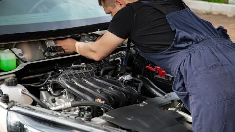 Cada cuanto hay que cambiar el aceite del coche: cuidado antes de viajar en verano