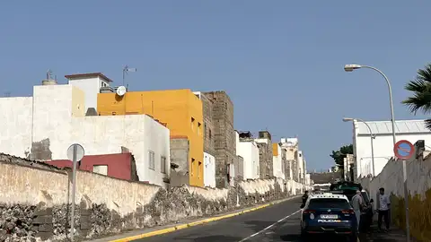 Imagen de la calle en la que un joven de 20 años ha tratado de quemar viva a su pareja de 17 en La Isleta, Las Palmas de Gran Canaria en la madrugada del 16 de julio de 2025 Imagen de la calle en la que un joven de 20 años ha tratado de quemar viva a su pareja de 17 en La Isleta, Las Palmas de Gran Canaria en la madrugada del 16 de julio de 2025