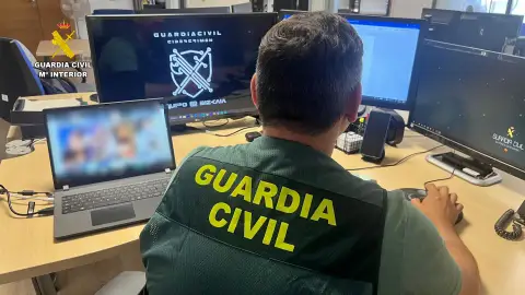 Desarticulado en Bizkaia un grupo criminal que extorsionaba sexualmente a través de Internet Desarticulado en Bizkaia un grupo criminal que extorsionaba sexualmente a través de Internet