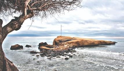Muere un joven tras lanzarse al mar desde una roca en San Juan de los Terreros Muere un joven tras lanzarse al mar desde una roca en San Juan de los Terreros