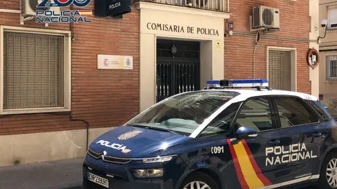 La Policía Nacional detiene a un profesor por hurtar material valorado en 6.000 euros en un instituto público La Policía Nacional detiene a un profesor por hurtar material valorado en 6.000 euros en un instituto público