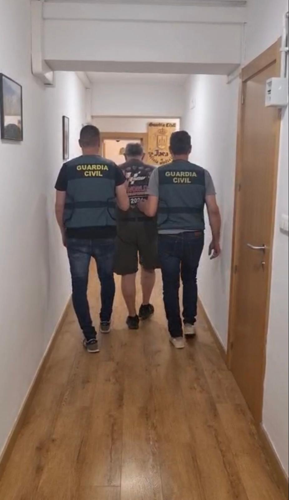 Tres detenidos por la destrucción de las clavijas de “Cotatuero” en Ordesa Tres detenidos por la destrucción de las clavijas de “Cotatuero” en Ordesa