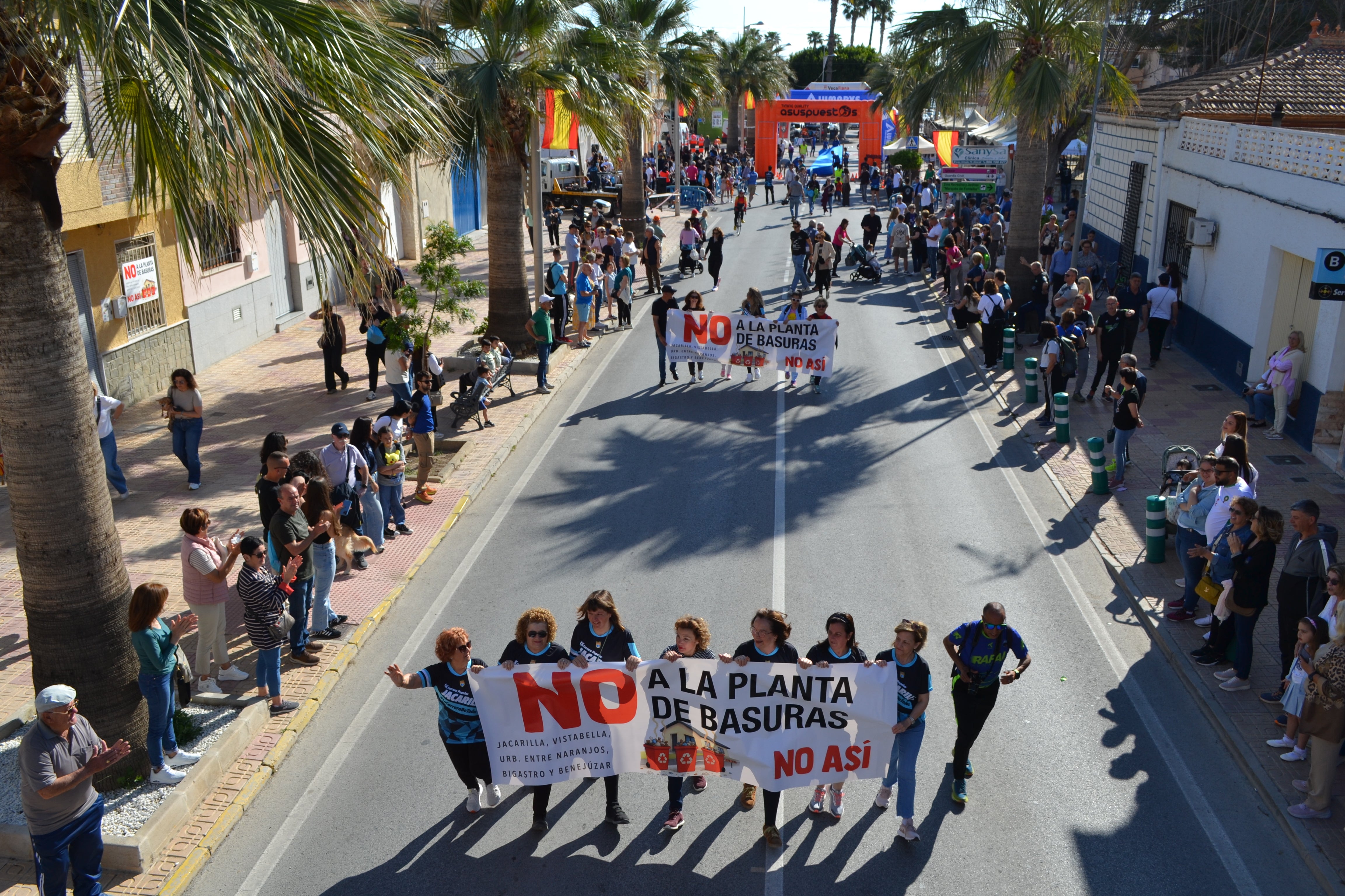Manuel Gálvez, portavoz de la plataforma vecinal: "Es una injusticia. La planta, donde se pretende ubicar, es la muerte de Jacarilla" Manuel Gálvez, portavoz de la plataforma vecinal: "Es una injusticia. La planta, donde se pretende ubicar, es la muerte de Jacarilla"