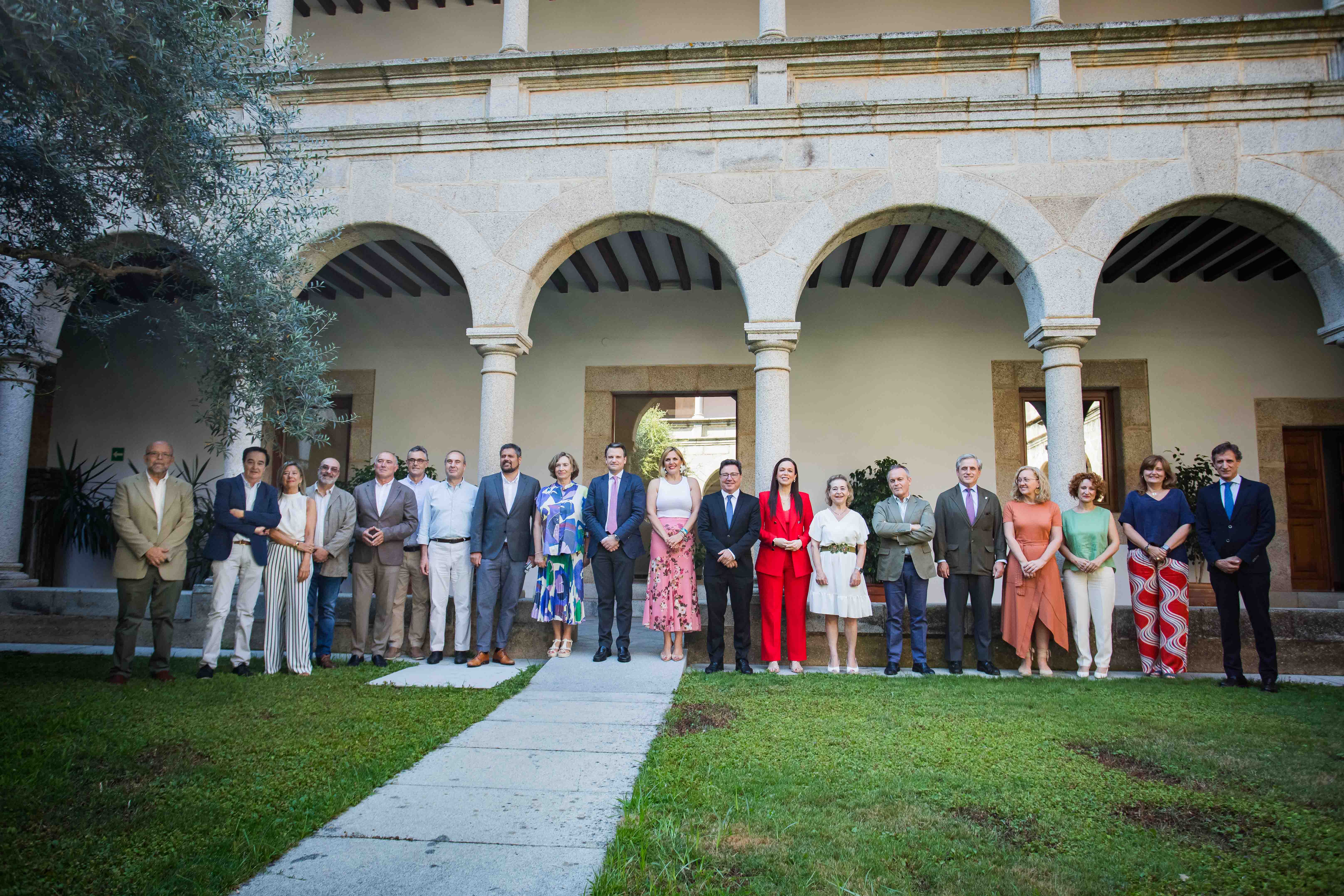 El Consejero Abel Bautista reafirma el compromiso de la Junta de Extremadura con las políticas sociales El Consejero Abel Bautista reafirma el compromiso de la Junta de Extremadura con las políticas sociales