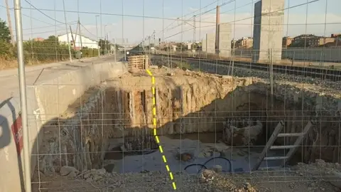Denuncian a ADIF por ocupación de suelo público en las obras del salto del carnero .