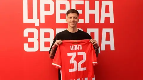 Paunovic bendice a Luka Illic 17-7-2025 Luka Ilic, jugdor del Estrella Roja, pretendido por el Oviedo