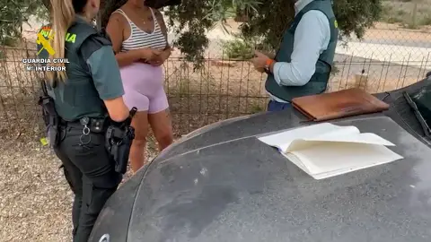 Liberada a una mujer que estaba siendo explotada sexualmente en una vivienda en Alicante Liberada a una mujer que estaba siendo explotada sexualmente en una vivienda en Alicante