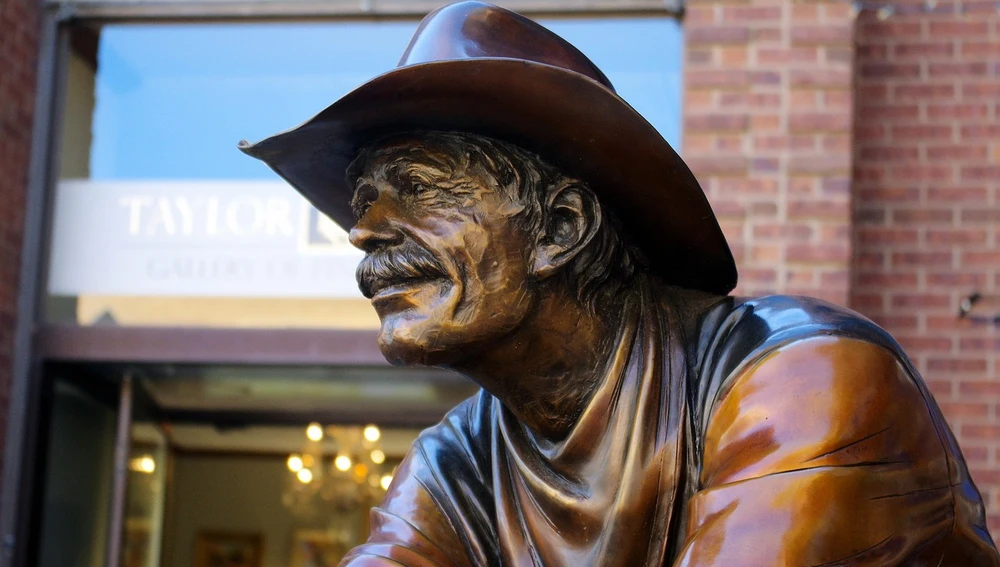 Escultura de vaquero en Durango, Oeste Americano Escultura de vaquero en Durango, Oeste Americano