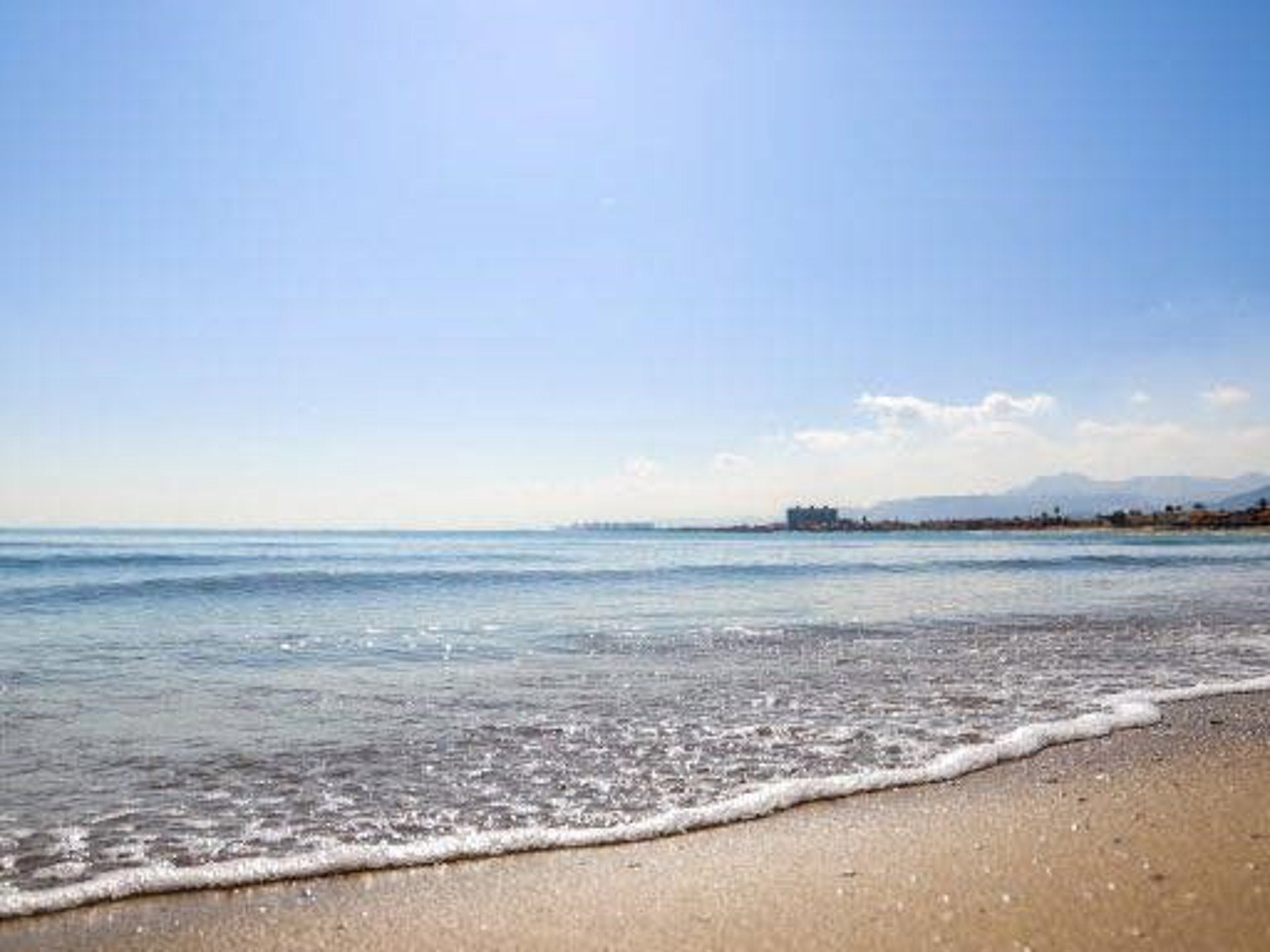 Cerrada al baño la playa del Marenyet de Cullera por bacterias en el agua Cerrada al baño la playa del Marenyet de Cullera por bacterias en el agua