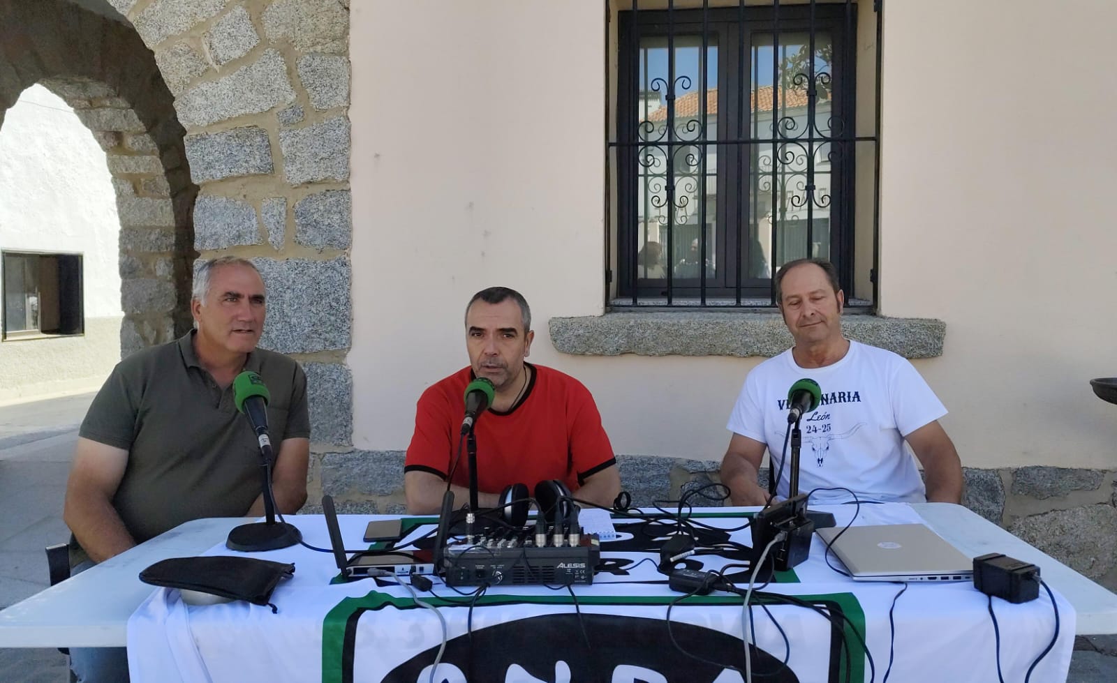 La ganadería y la agricultura cada vez está más mecanizada La ganadería y la agricultura cada vez está más mecanizada