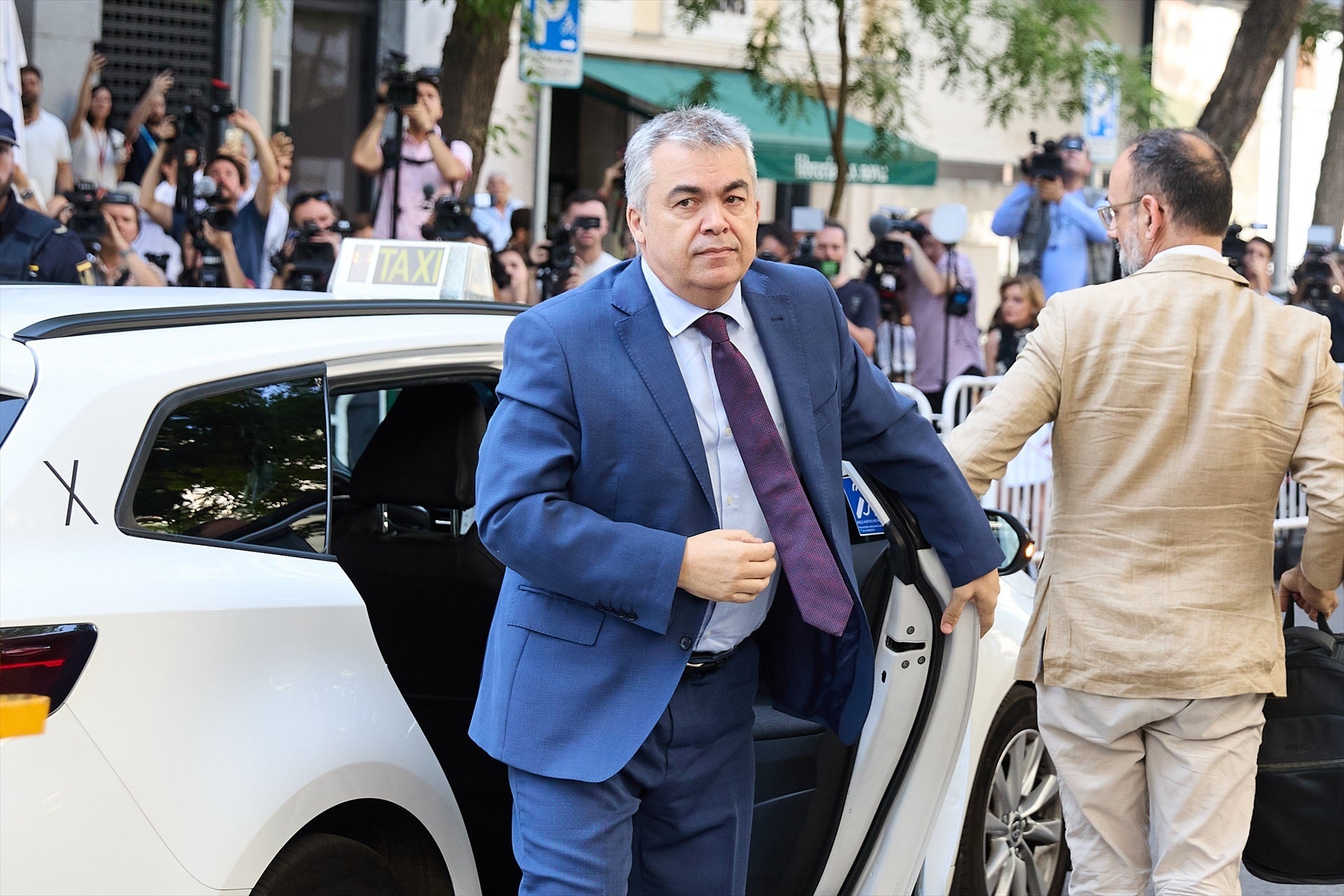La UCO pide a Prisiones que le informe de todas las visitas que recibe Santos Cerdán en la cárcel La UCO pide a Prisiones que le informe de todas las visitas que recibe Santos Cerdán en la cárcel