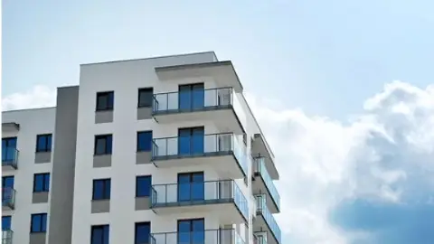 Imagen de archivo de un edificio de viviendas. Imagen de archivo de un edificio de viviendas.