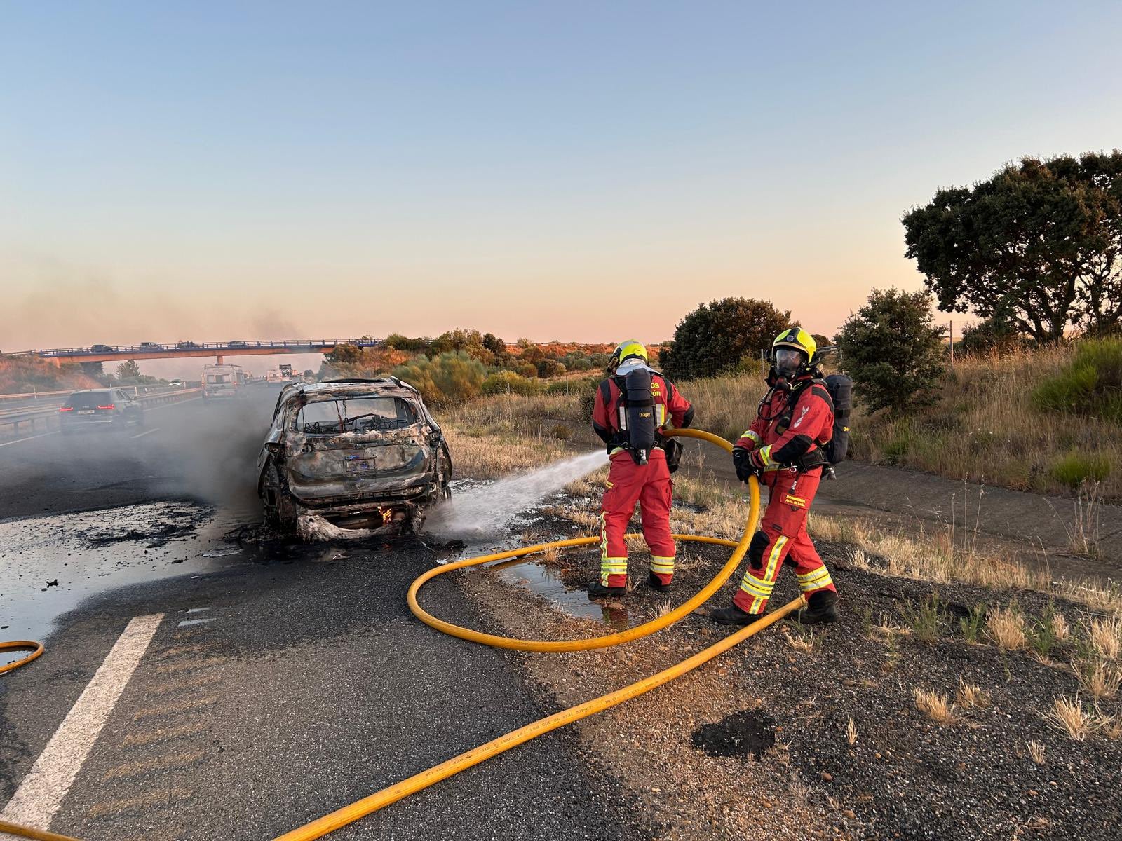 Arde un vehículo con sistema de gas licuado en la A-66 en Ardón Arde un vehículo con sistema de gas licuado en la A-66 en Ardón