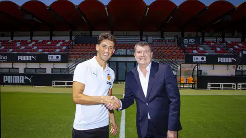 Jesús Vázquez renueva con el Valencia Cf hasta junio de 2028 Jesús Vázquez renueva con el Valencia Cf hasta junio de 2028
