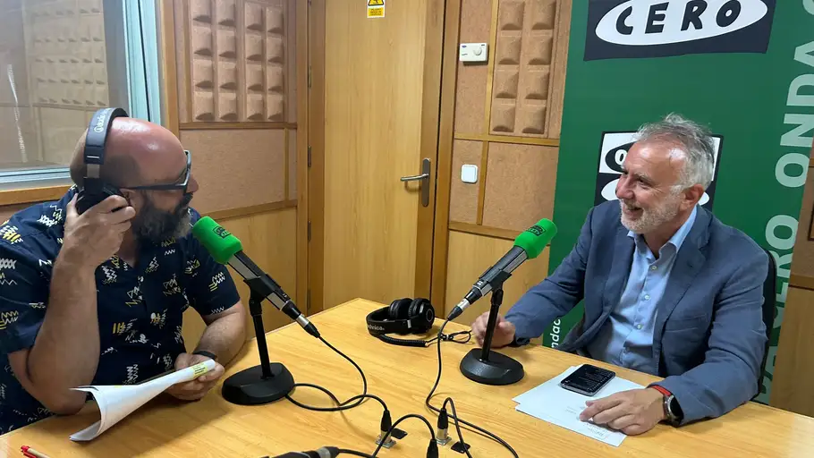 Sergio Miró entrevista a Ángel Víctor Torres Sergio Miró entrevista a Ángel Víctor Torres