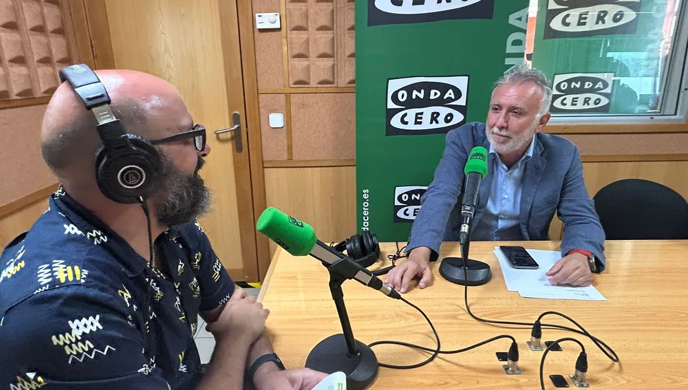 El ministro de Política Territorial y Memoria Democrática con Sergio Miró en el transcurso de la entrevista en la que analizó la actualidad de Canarias y de España El ministro de Política Territorial y Memoria Democrática con Sergio Miró en el transcurso de la entrevista en la que analizó la actualidad de Canarias y de España