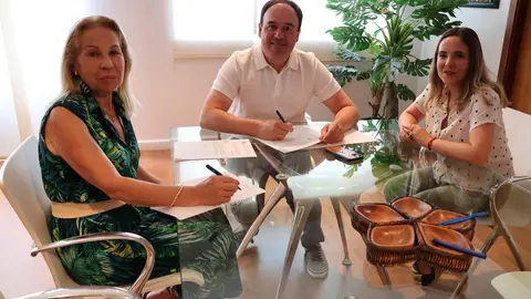 Finestrat y la Sociedad Protectora de Animales y Plantas Marina Baixa renuevan su convenio con una subvención de 8.000 euros Finestrat y la Sociedad Protectora de Animales y Plantas Marina Baixa renuevan su convenio con una subvención de 8.000 euros
