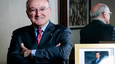 El Colegio de Abogados de Zaragoza rinde homenaje a Carlos Carnicer El Colegio de Abogados de Zaragoza rinde homenaje a Carlos Carnicer