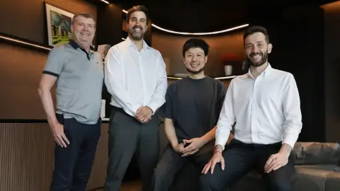 Ron Gourlay, Javier Solís, Carlos Corberán y el presidente del Valencia CF, Kiat Lim, en Singapur Ron Gourlay, Javier Solís, Carlos Corberán y el presidente del Valencia CF, Kiat Lim, en Singapur
