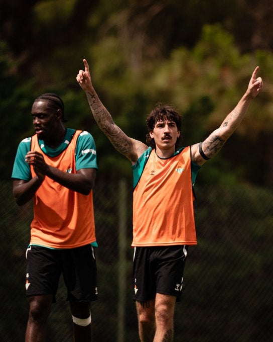 Bellerín: "Nos merecemos estar en Europa" Bellerín: "Nos merecemos estar en Europa"