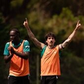 Bellerín celebra un gol durante un entrenamiento con el Betis