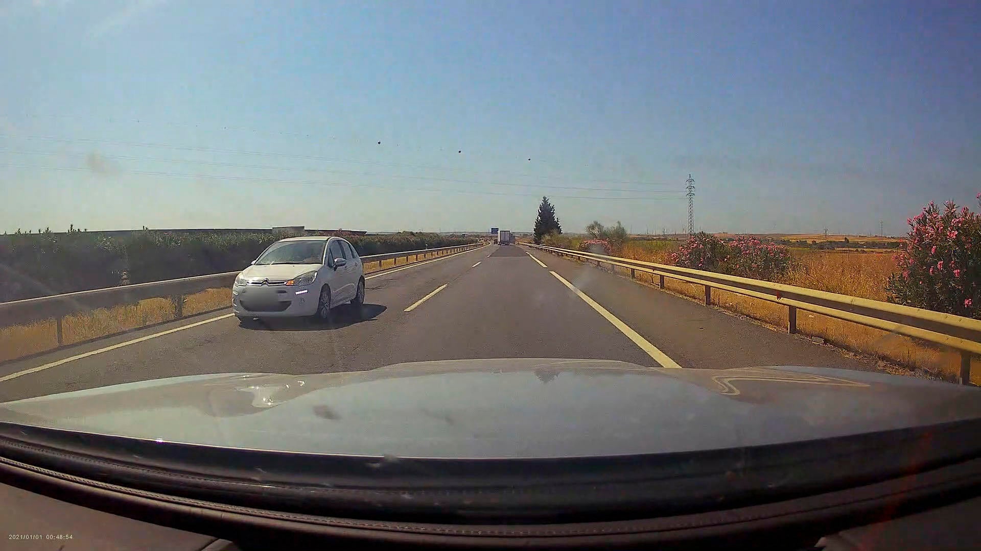 La Guardia Civil investiga a una mujer por conducir ocho kilómetros en sentido contrario por la autovía A-49 La Guardia Civil investiga a una mujer por conducir ocho kilómetros en sentido contrario por la autovía A-49