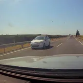 La conductora circulando en sentido contrario La conductora circulando en sentido contrario