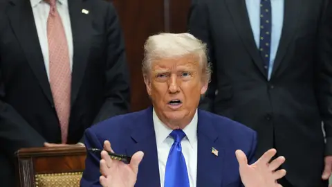 Trump denuncia a 'The Wall Street Journal' por la publicación de un "artículo falso" que señala que escribió a Jeffrey Epstein Trump denuncia a 'The Wall Street Journal' por la publicación de un "artículo falso" que señala que escribió a Jeffrey Epstein