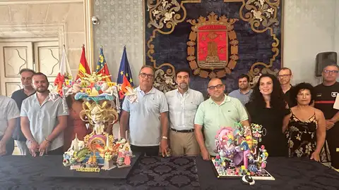 Pedro Espadero y Sergio Gómez con sus bocetos y maquetas Pedro Espadero y Sergio Gómez con sus bocetos y maquetas