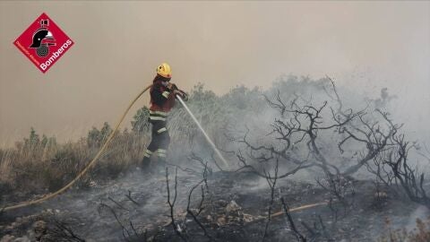 Declarado un incendio en Ibi (Alicante) que ya ha calcinado 250 hect&aacute;reas