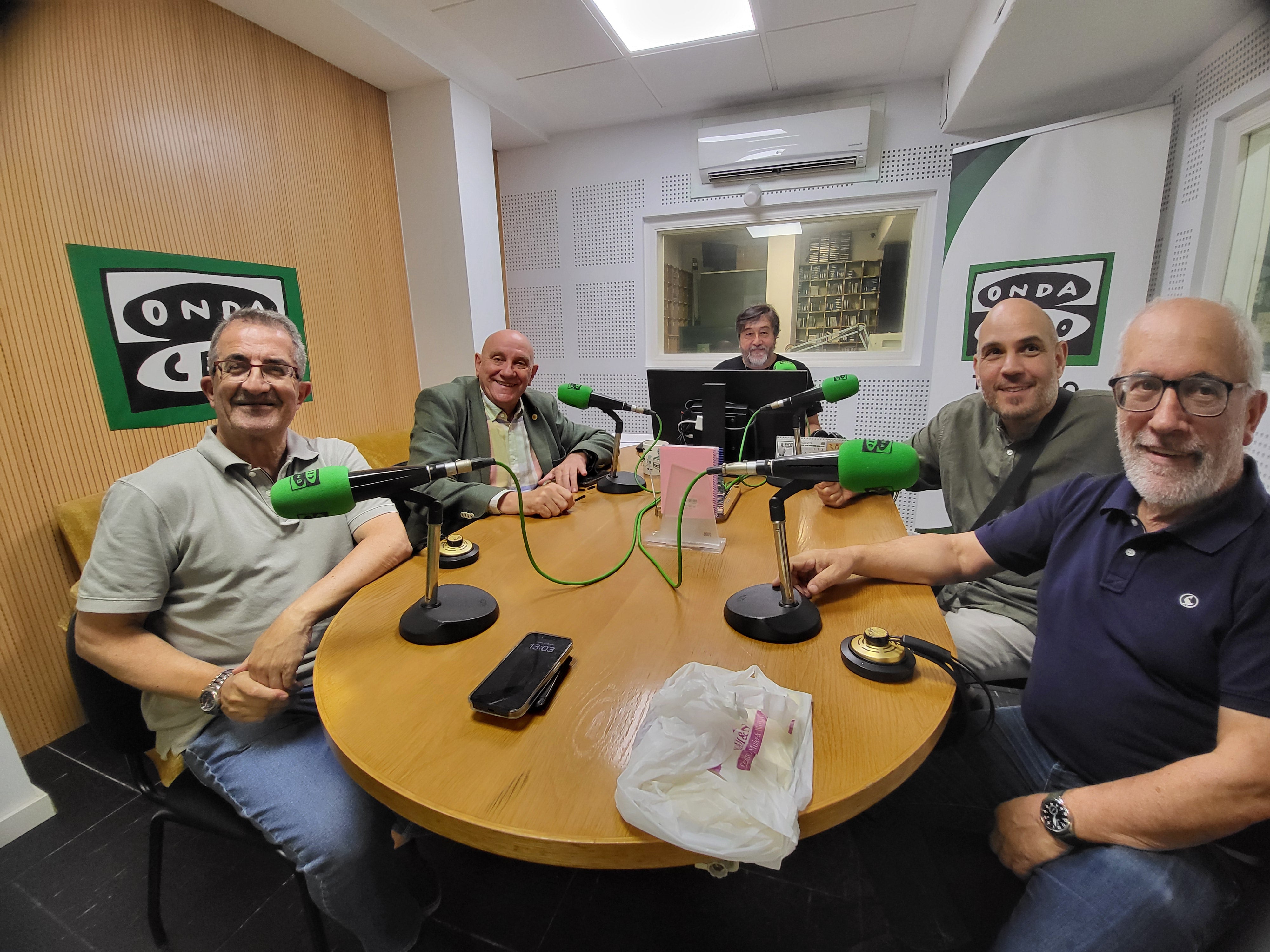 Tertulia de "Locos por Incordiar" a actualidade local e nacional Tertulia de "Locos por Incordiar" a actualidade local e nacional