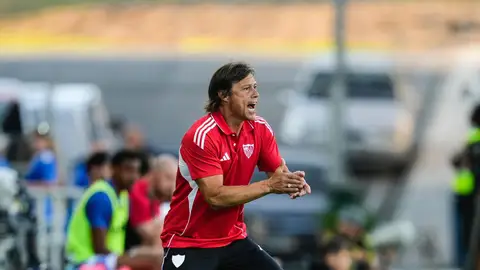 Matías Almeyda dirige a sus jugadores durante el amistoso frente al Sunderland Matías Almeyda dirige a sus jugadores durante el amistoso frente al Sunderland