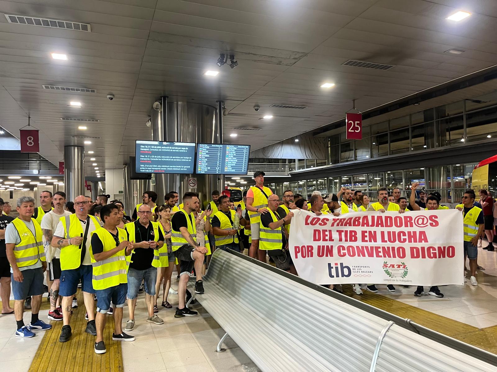 La segunda jornada de huelga del TIB registra un mayor seguimiento que el pasado viernes La segunda jornada de huelga del TIB registra un mayor seguimiento que el pasado viernes