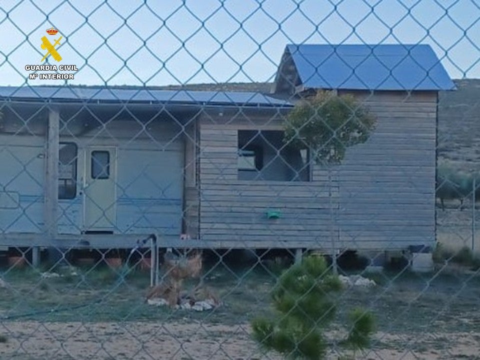 Investigadas dos personas por una construcción ilegal en el entorno protegido de la Sierra de Mariola Investigadas dos personas por una construcción ilegal en el entorno protegido de la Sierra de Mariola
