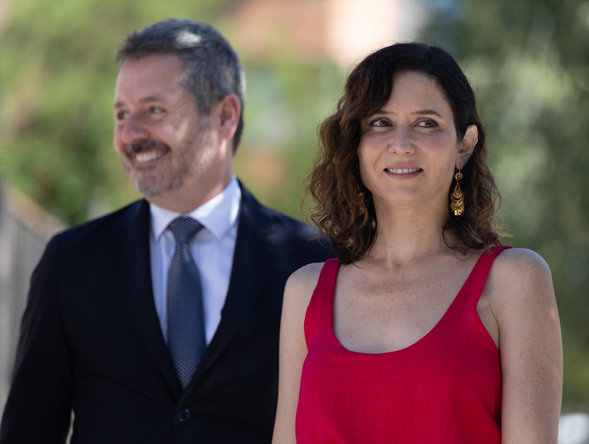 Ayuso, sobre la polémica del chalé: "Comí de tupper y compré en el Covirán" Ayuso, sobre la polémica del chalé: "Comí de tupper y compré en el Covirán"