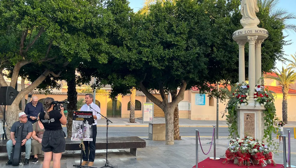 El alcalde de Los Montesinos en el acto de clausura del Centenario de la plaza del Sagrado Corazón el pasado 13 de julio El alcalde de Los Montesinos en el acto de clausura del Centenario de la plaza del Sagrado Corazón el pasado 13 de julio
