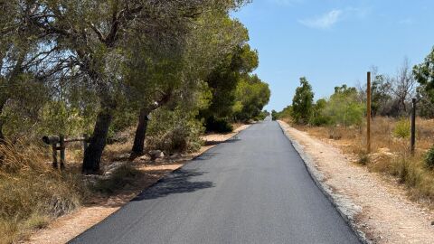 Santa Pola renueva el asfalto de acceso al faro con una inversi&oacute;n de 40.000 euros.