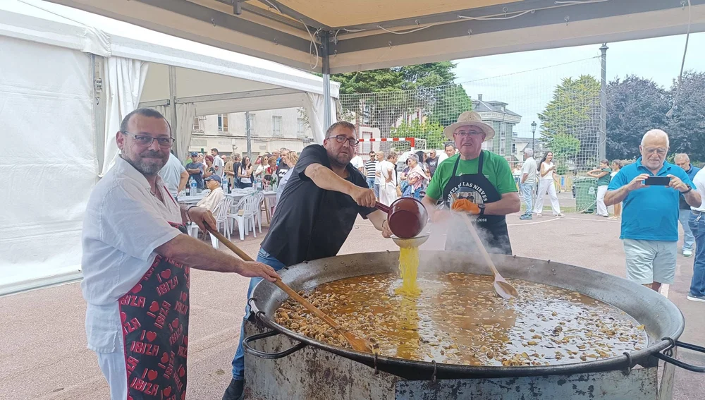 El evento contó con un arroz de matanzas que el propio Pedro Miguel cocinó junto a miembros del pueblo El evento contó con un arroz de matanzas que el propio Pedro Miguel cocinó junto a miembros del pueblo