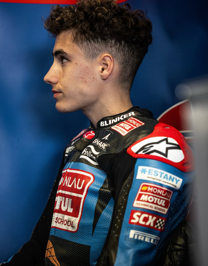 Muere a los 17 años el piloto de JuniorGP, Pau Alsina, tras un accidente en Zaragoza Muere a los 17 años el piloto de JuniorGP, Pau Alsina, tras un accidente en Zaragoza