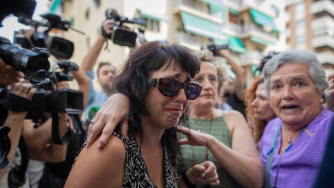 Llegada de Juana Rivas con su hijo menor al punto de encuentro familiar