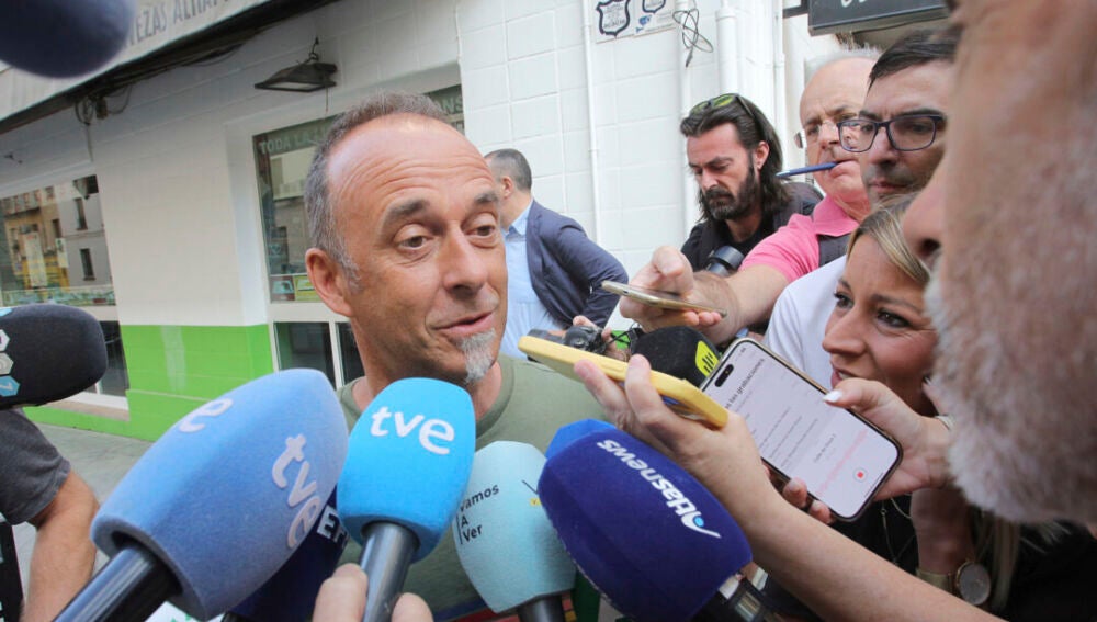 El italiano Francesco Arcuri, a quien Juana Rivas debe entregar este martes a su hijo menor por orden judicial/ EFE/Pepe Torres