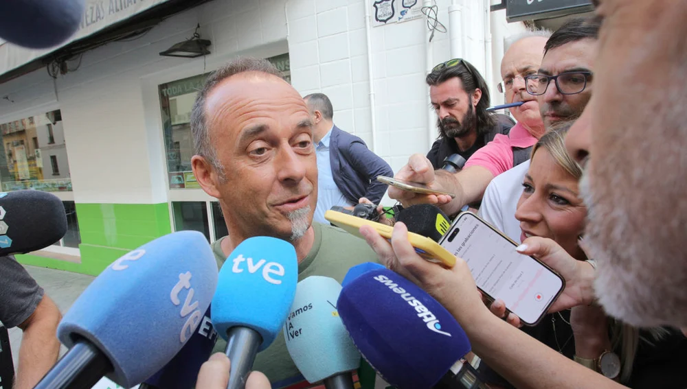 El italiano Francesco Arcuri, a quien Juana Rivas debe entregar este martes a su hijo menor por orden judicial/ EFE/Pepe Torres El italiano Francesco Arcuri, a quien Juana Rivas debe entregar este martes a su hijo menor por orden judicial/ EFE/Pepe Torres