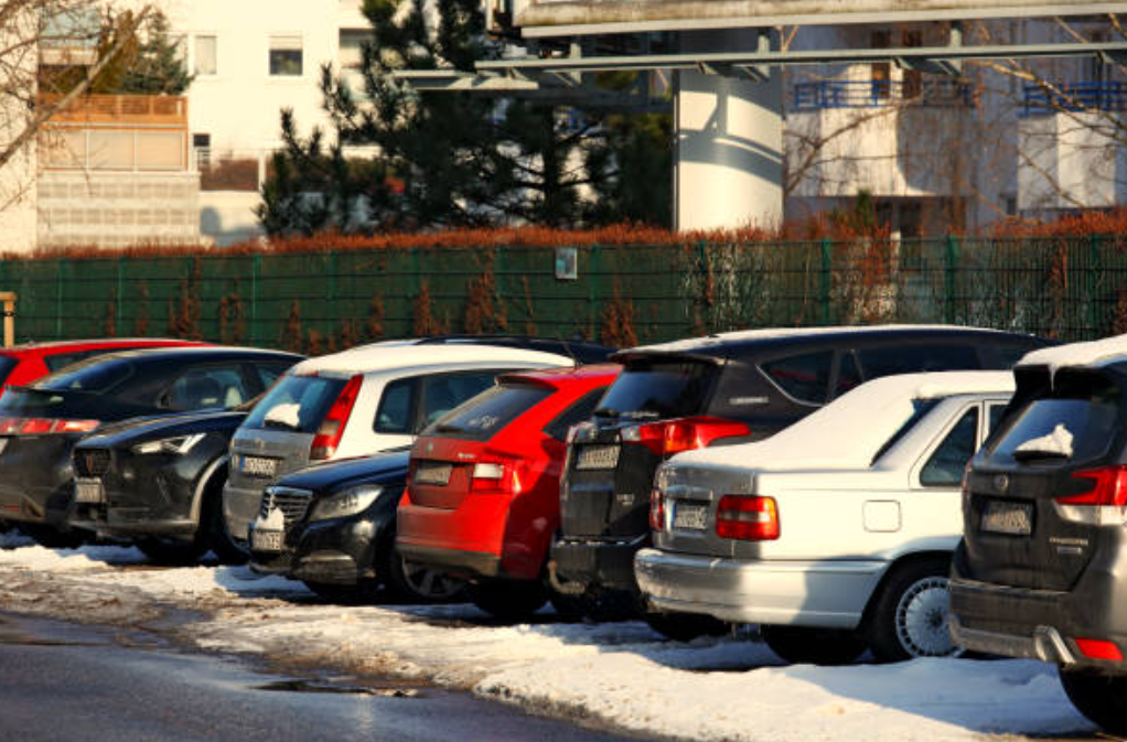 Nunca dejes esto en tu coche al sol: los errores que pueden costarte caro Nunca dejes esto en tu coche al sol: los errores que pueden costarte caro