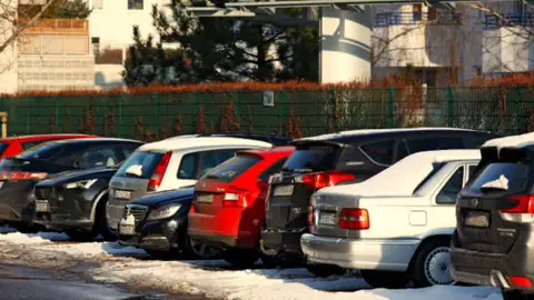 Nunca dejes esto en tu coche al sol: los errores que pueden costarte caro Nunca dejes esto en tu coche al sol: los errores que pueden costarte caro