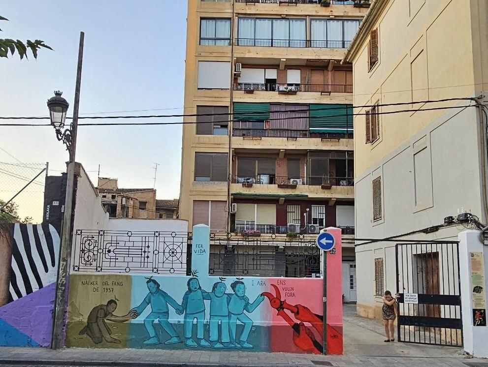 La historia de veinte familias de la "finca dels fallers" se derrumba por un plan urbanístico La historia de veinte familias de la "finca dels fallers" se derrumba por un plan urbanístico