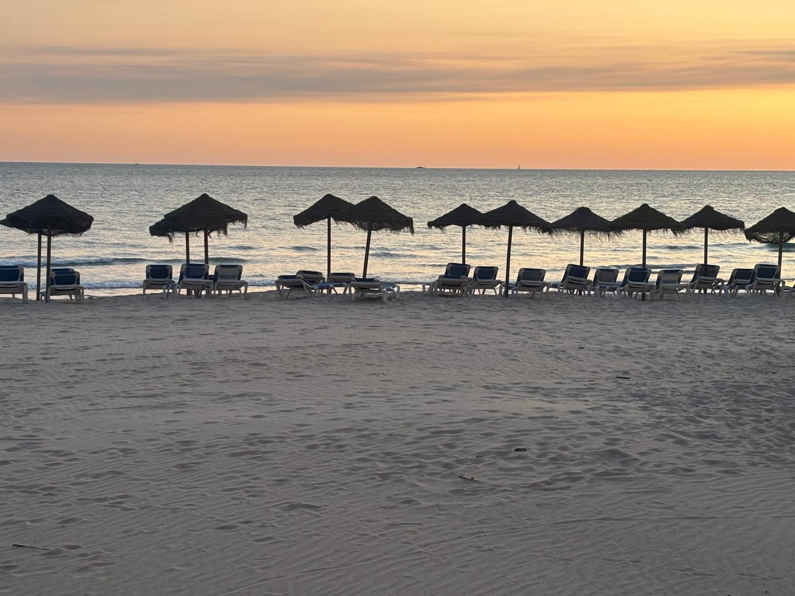 No hay verano (ni siesta) sin hamaca: celebramos con los hamaqueros de Cádiz el 'Día de la Hamaca' No hay verano (ni siesta) sin hamaca: celebramos con los hamaqueros de Cádiz el 'Día de la Hamaca'