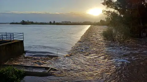 El azud de La Granadilla abre este lunes sus compuertas para realizar unos trabajos El azud de La Granadilla abre este lunes sus compuertas para realizar unos trabajos
