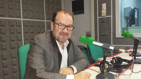 El rector de la USC abre la puerta a modificar el convenio con el Sergas si finalmente la UDC implantase Medicina El rector de la USC abre la puerta a modificar el convenio con el Sergas si finalmente la UDC implantase Medicina