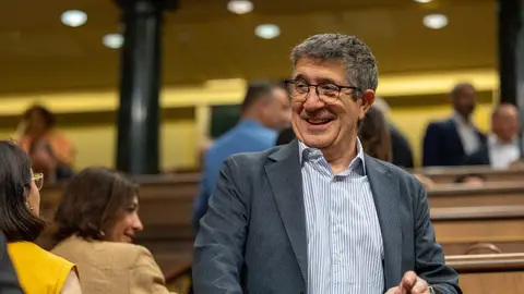 Patxi López no terminó la carrera de Ingeniería Industrial: abandonó para ser diputado Patxi López no terminó la carrera de Ingeniería Industrial: abandonó para ser diputado